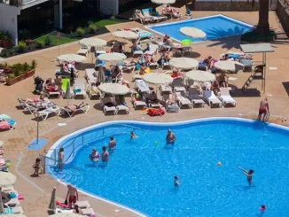 Туристы стали проводить на Канарах меньше времени