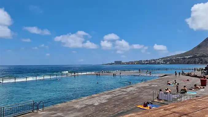В нужном направлении: La Laguna запрещает курить на пляжах и...